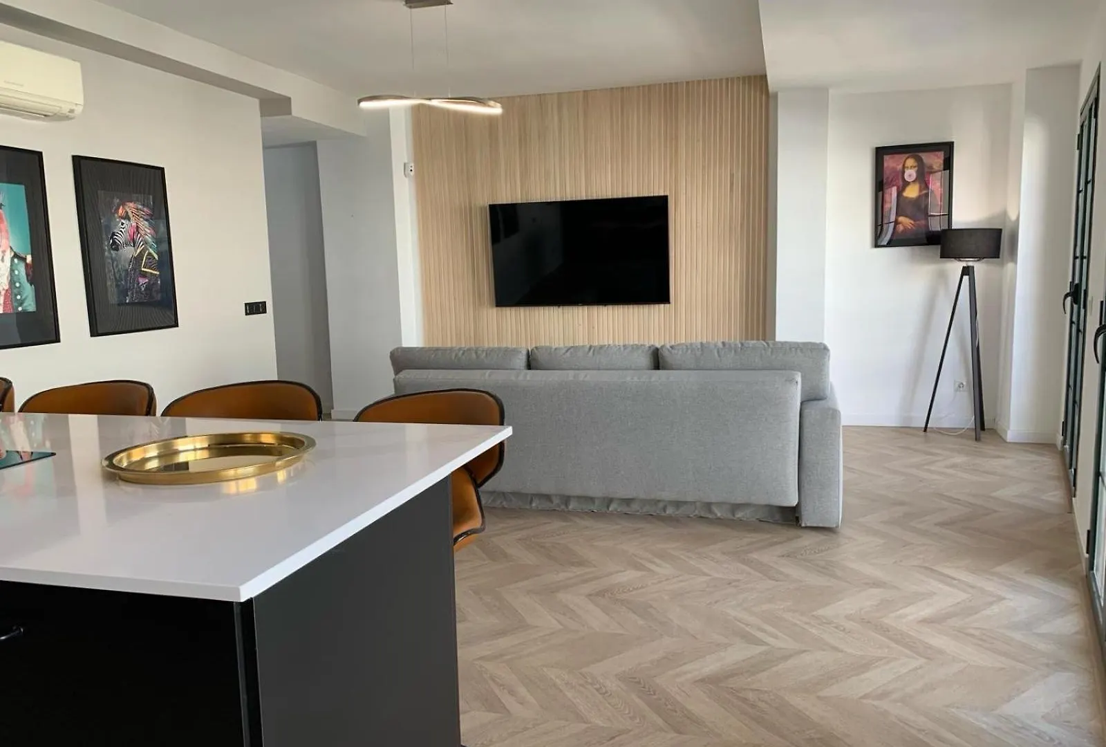 토레몰리노스 House Of Maximus - High Standing - Centre 90M2 아파트