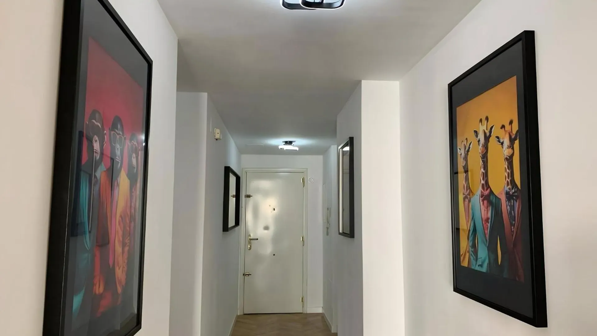 토레몰리노스 House Of Maximus - High Standing - Centre 90M2 아파트 스페인