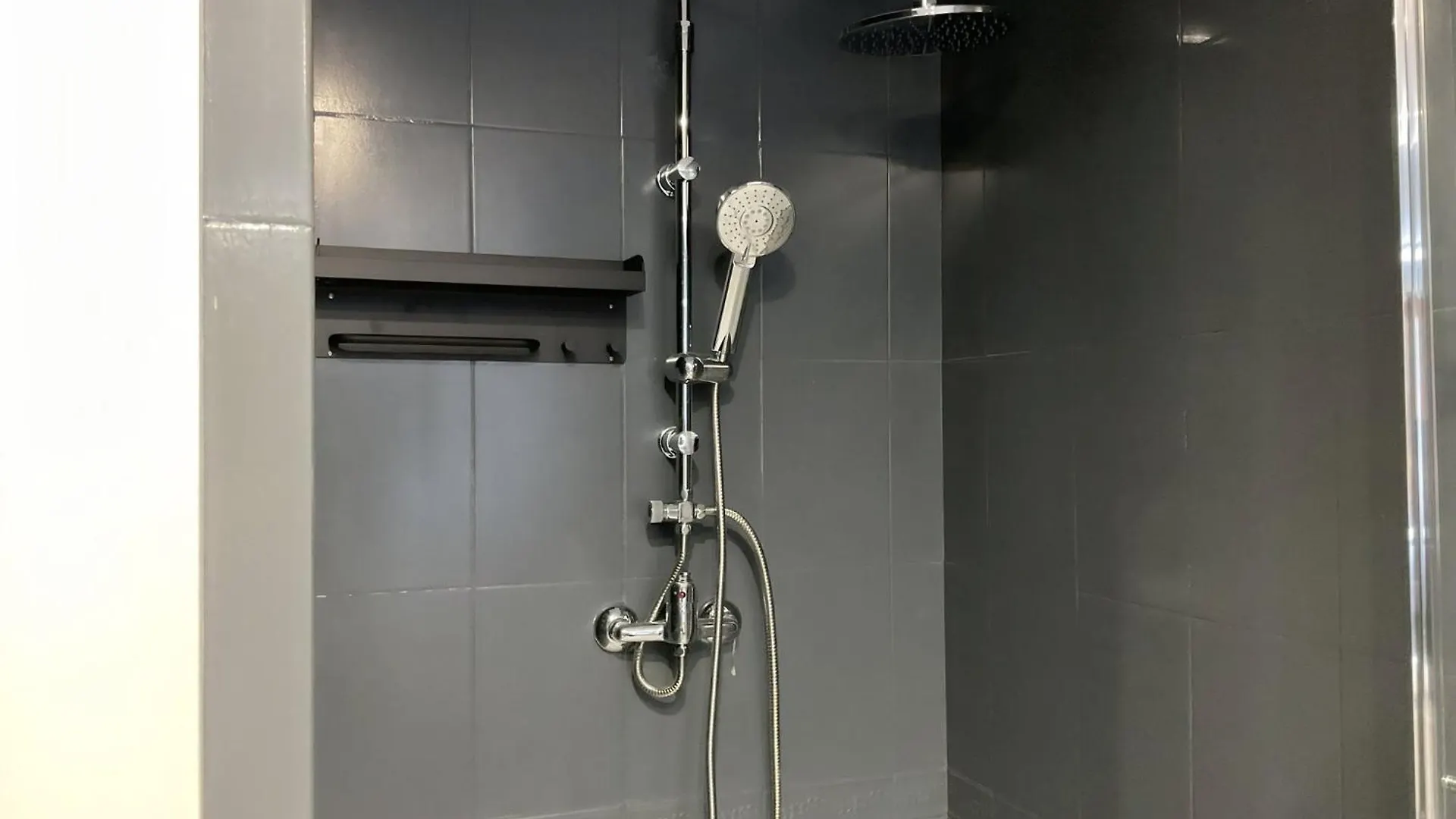 토레몰리노스 House Of Maximus - High Standing - Centre 90M2 아파트