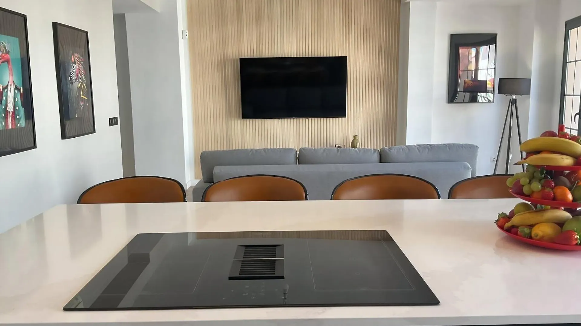 토레몰리노스 House Of Maximus - High Standing - Centre 90M2 아파트