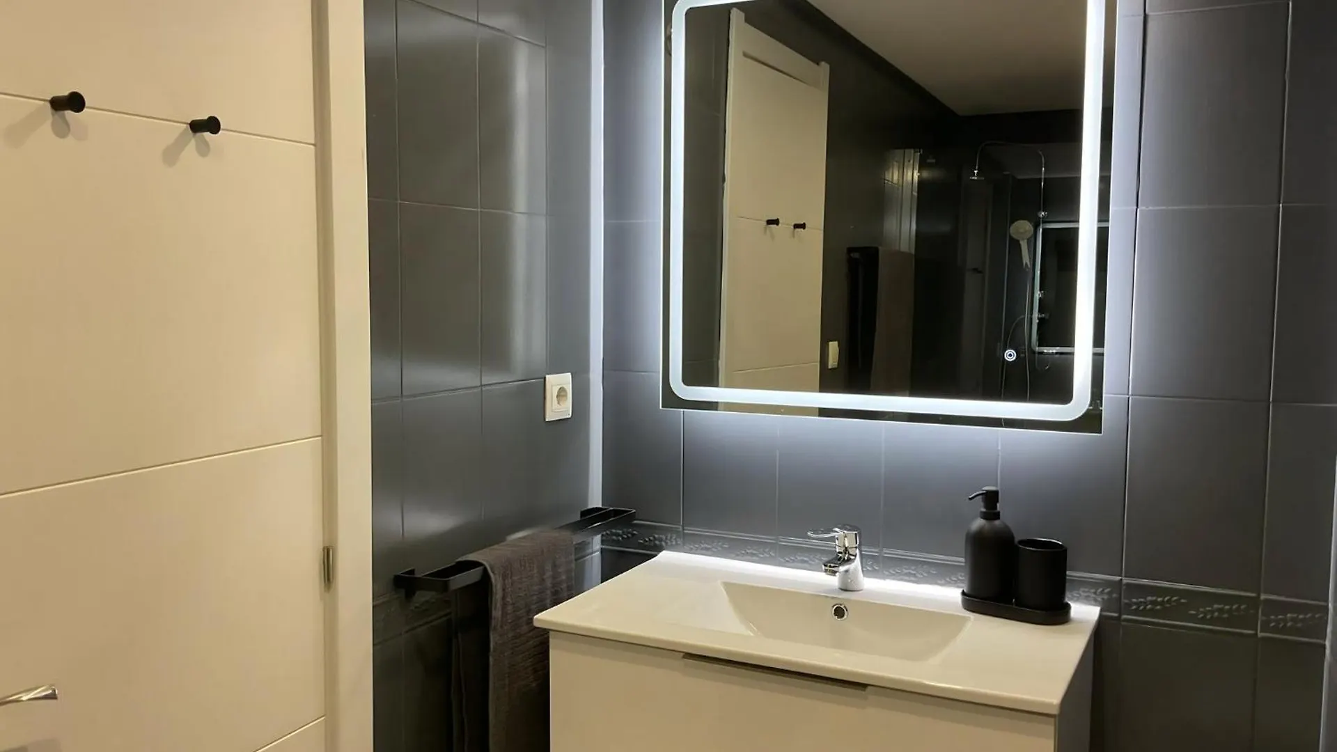 토레몰리노스 House Of Maximus - High Standing - Centre 90M2 아파트 스페인