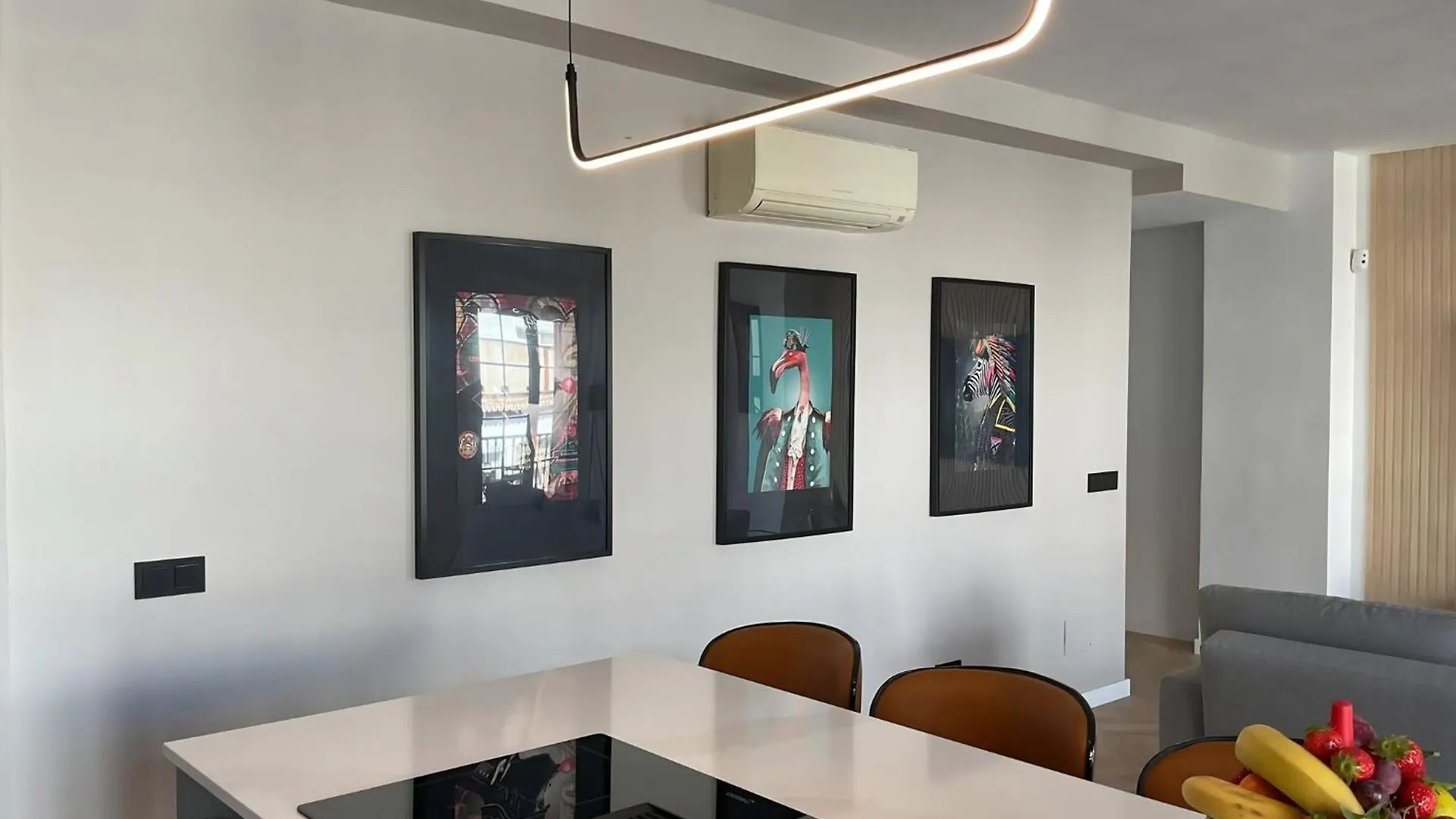 토레몰리노스 House Of Maximus - High Standing - Centre 90M2 아파트